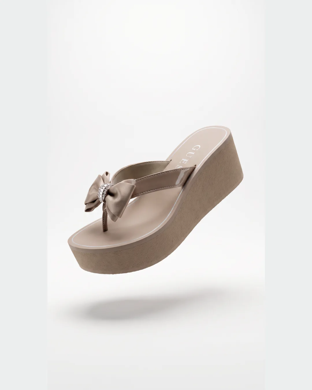 GUESS STAZIE TAUPE Sandalia Plataforma Talla 23cm - Calzado 100% Original Saldos USA en SJT Mayoreo Monterrey